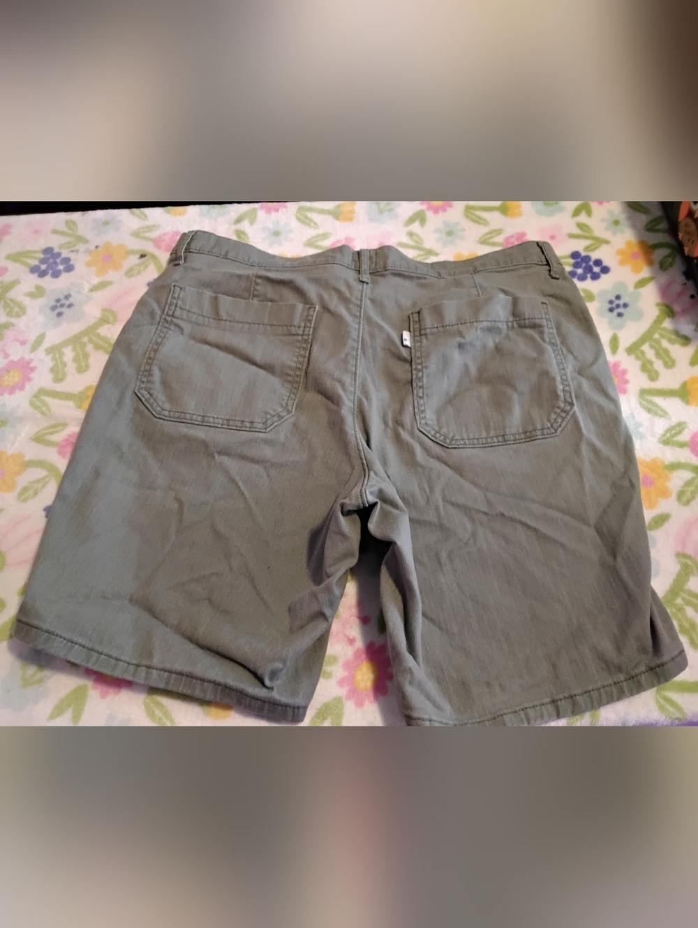 Levi’s Men's Size 32W 8L green chinos bermuda jeans shorts with stretch
